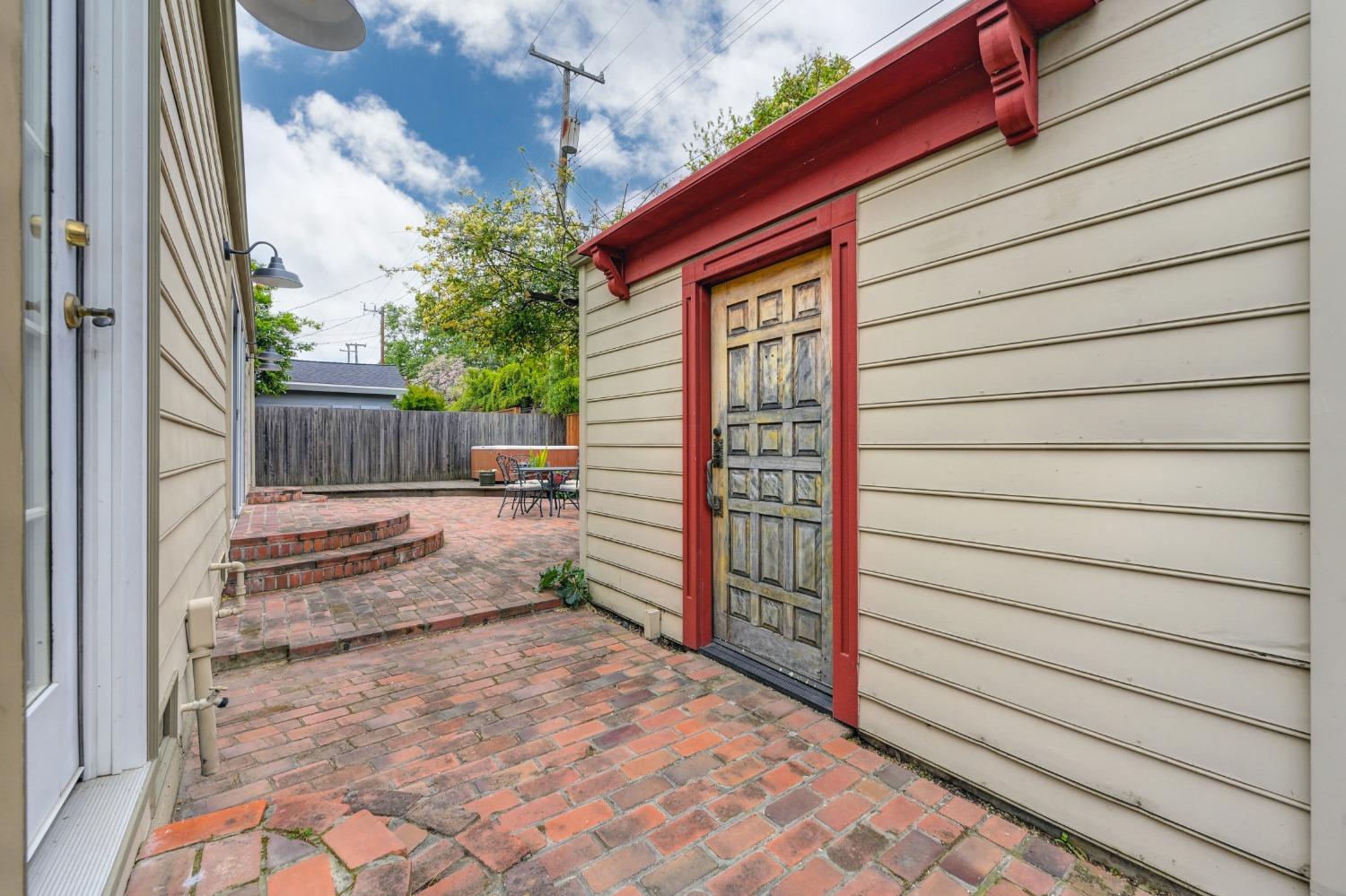 property-img