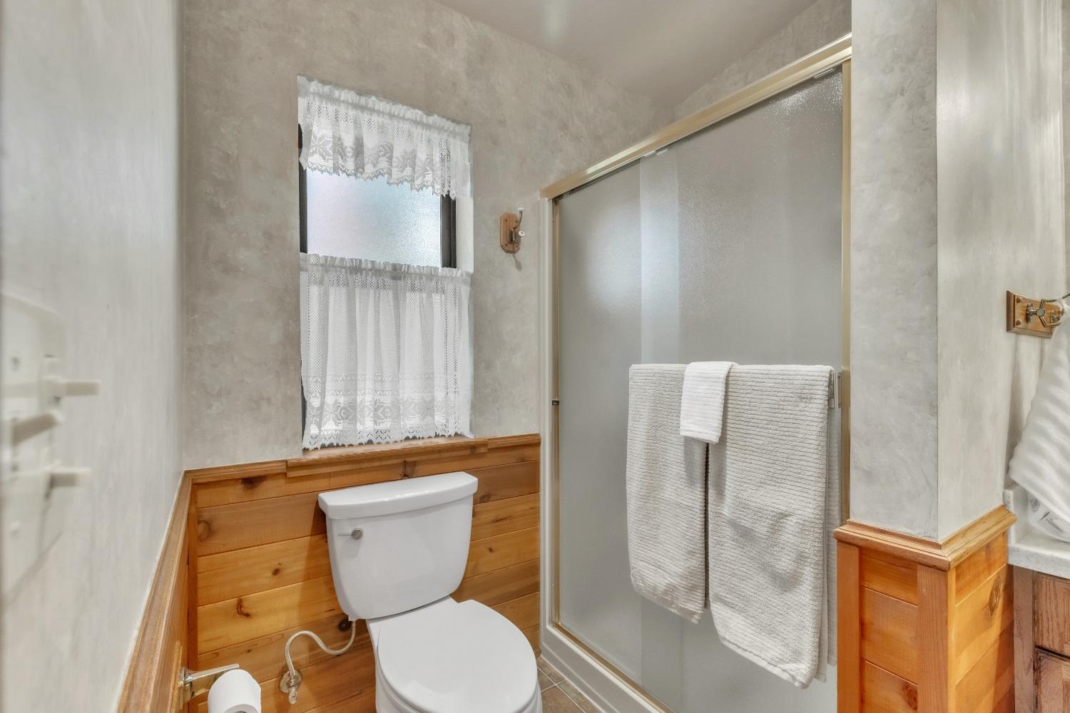 Detail Gallery Image 16 of 40 For 5784 Cold Springs Dr, Foresthill,  CA 95631 - 2 Beds | 2 Baths