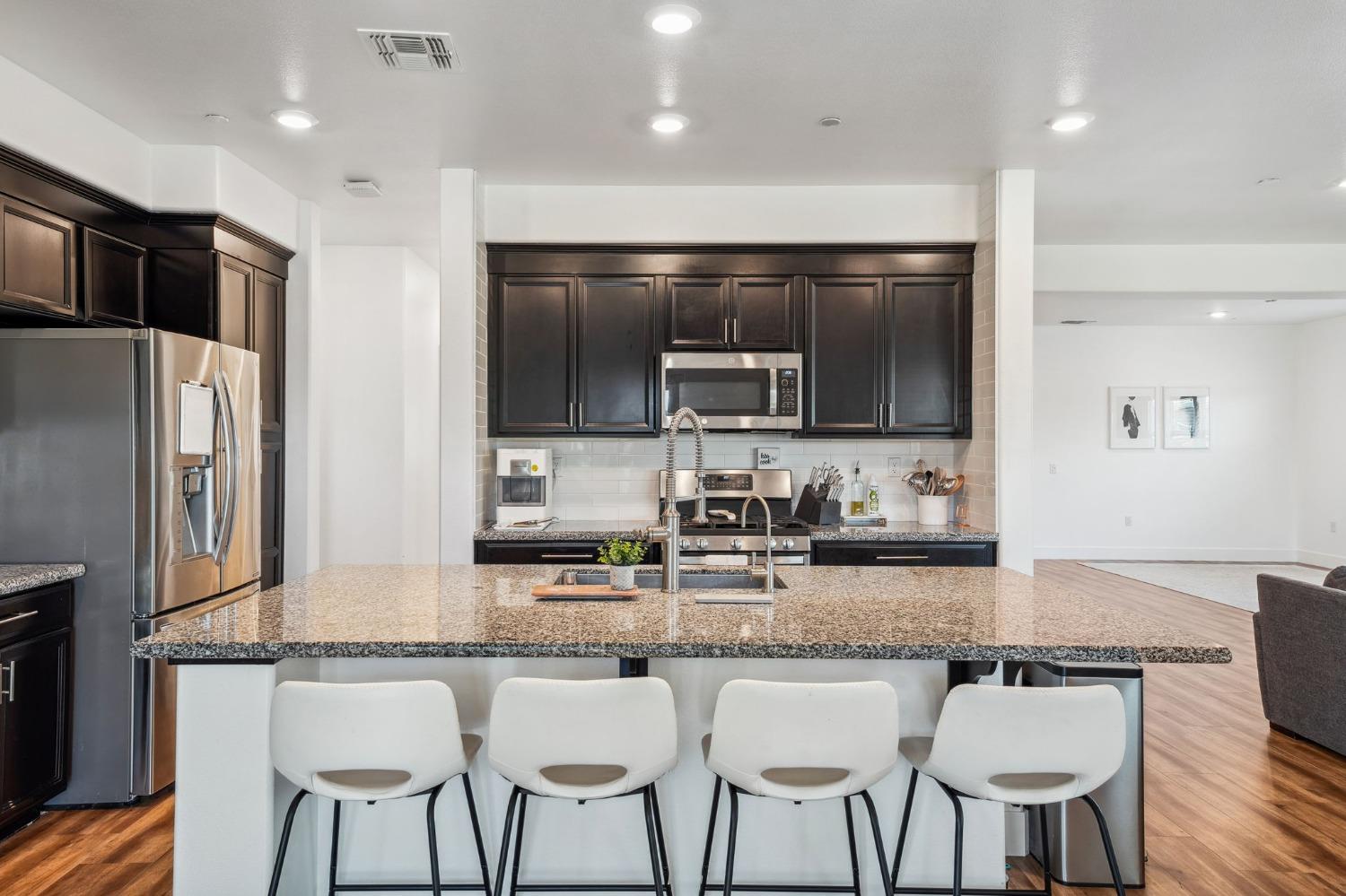 Abbeylane Way, Olivehurst, California image 8