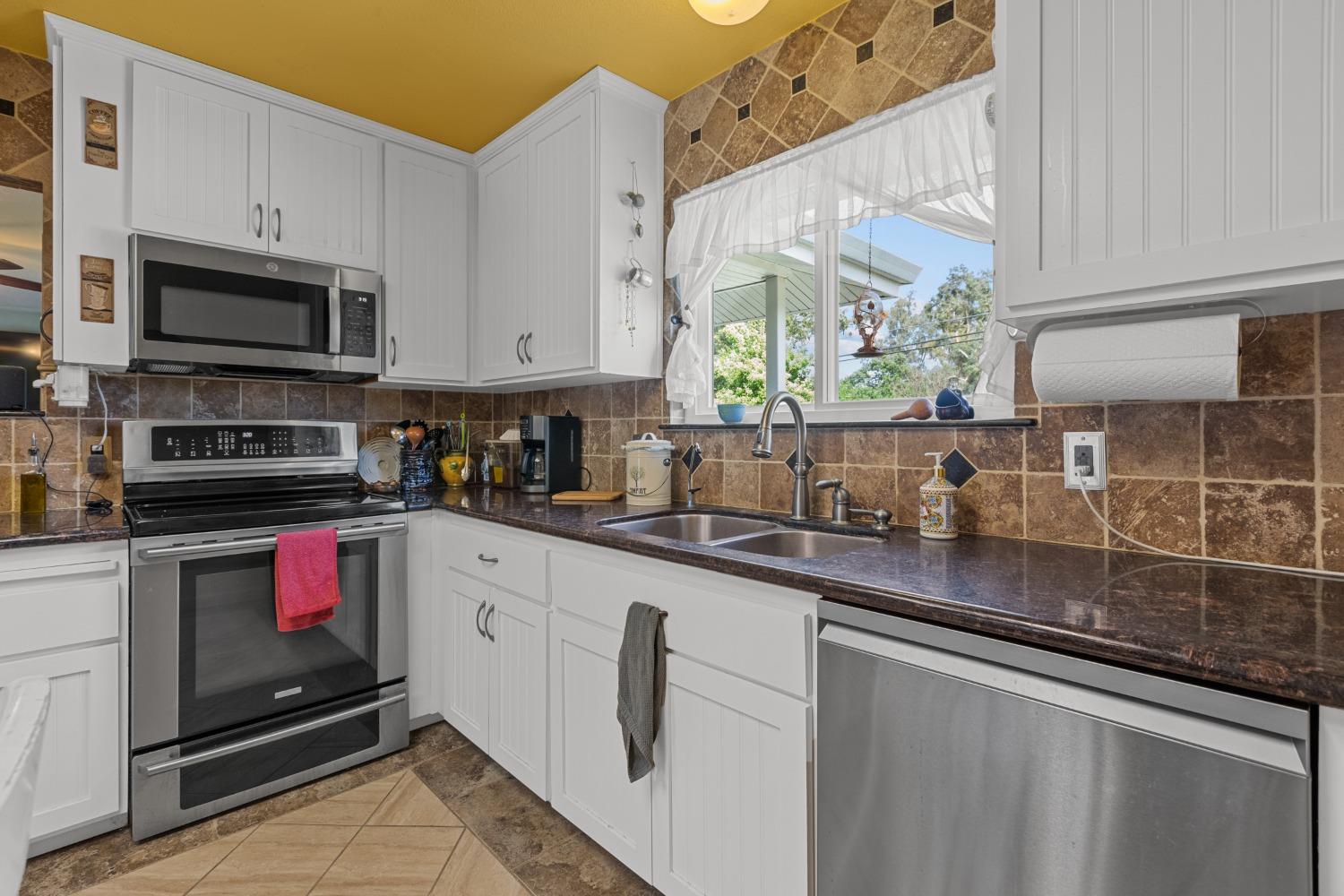 Detail Gallery Image 12 of 40 For 8529 El Verano Ave, Elverta,  CA 95626 - 4 Beds | 2 Baths