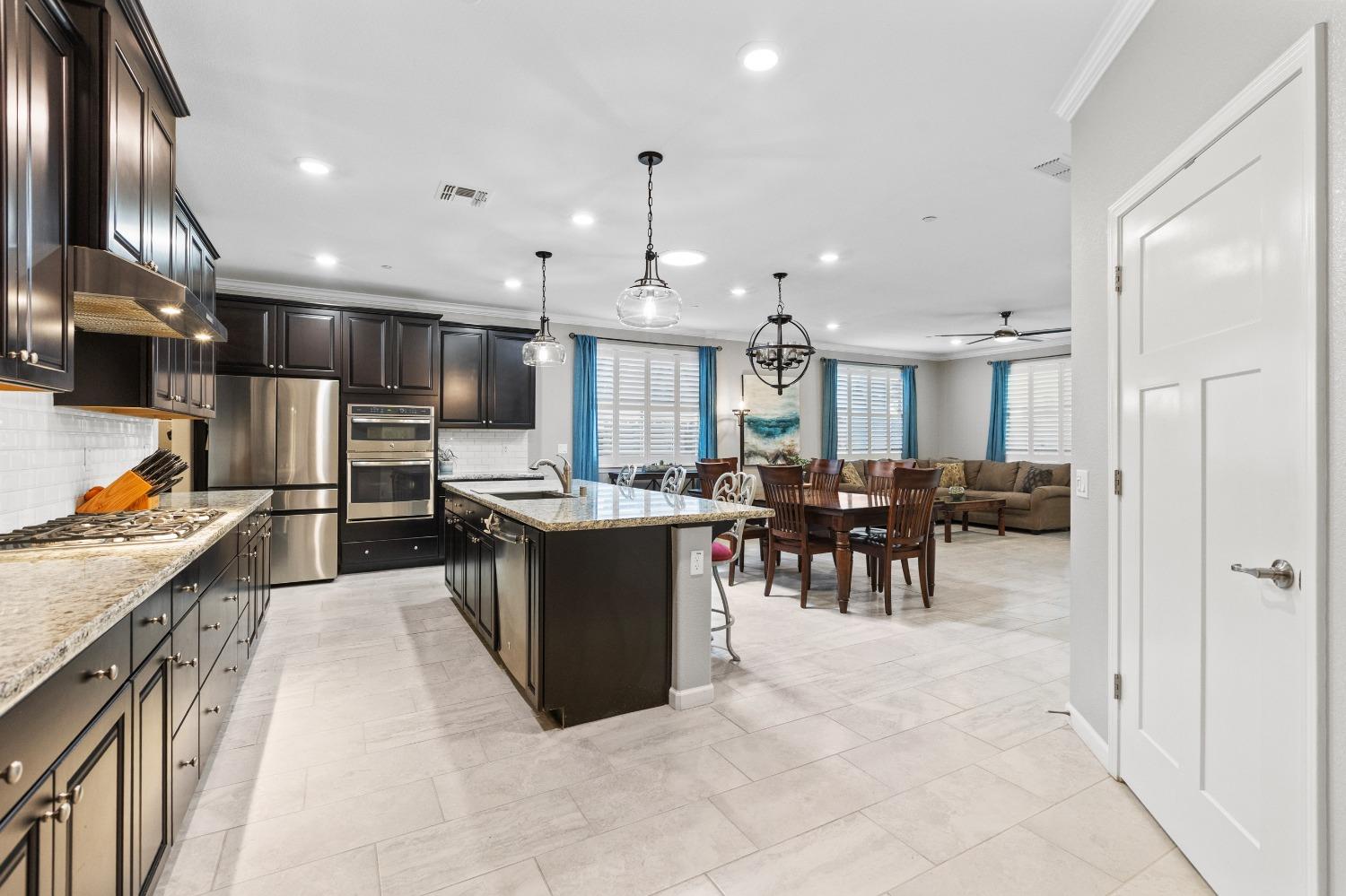 Detail Gallery Image 13 of 50 For 9273 Red Thistle Ct, Sacramento,  CA 95829 - 3 Beds | 2 Baths
