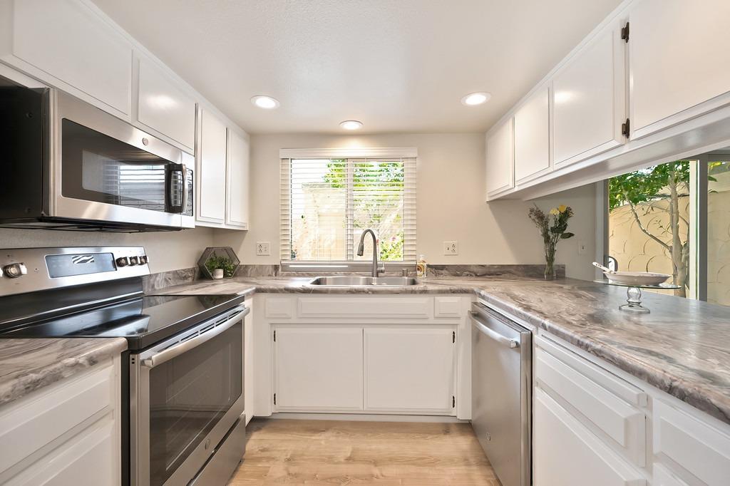 Casitas Bonito, Sacramento, California image 13