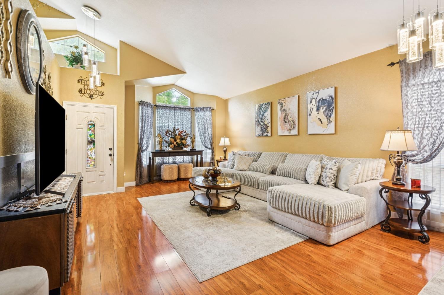 Detail Gallery Image 5 of 25 For 8404 Misty Pass Way, Antelope,  CA 95843 - 3 Beds | 2 Baths
