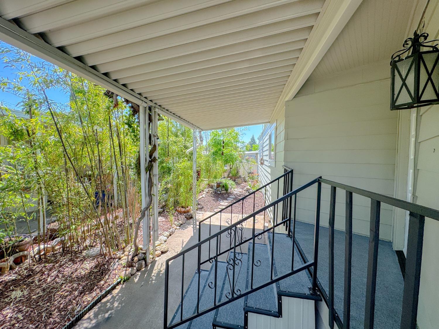 Detail Gallery Image 7 of 48 For 5836 Stonyford, Sacramento,  CA 95842 - 3 Beds | 2 Baths