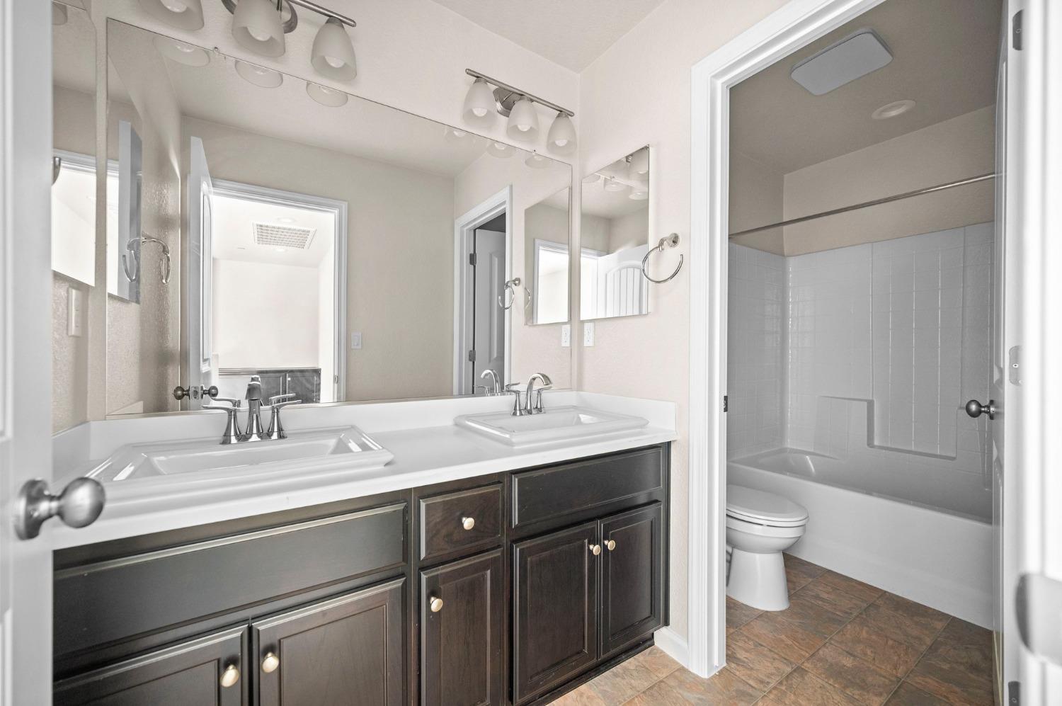 Detail Gallery Image 28 of 31 For 2101 Melody Ln, Modesto,  CA 95355 - 6 Beds | 4 Baths
