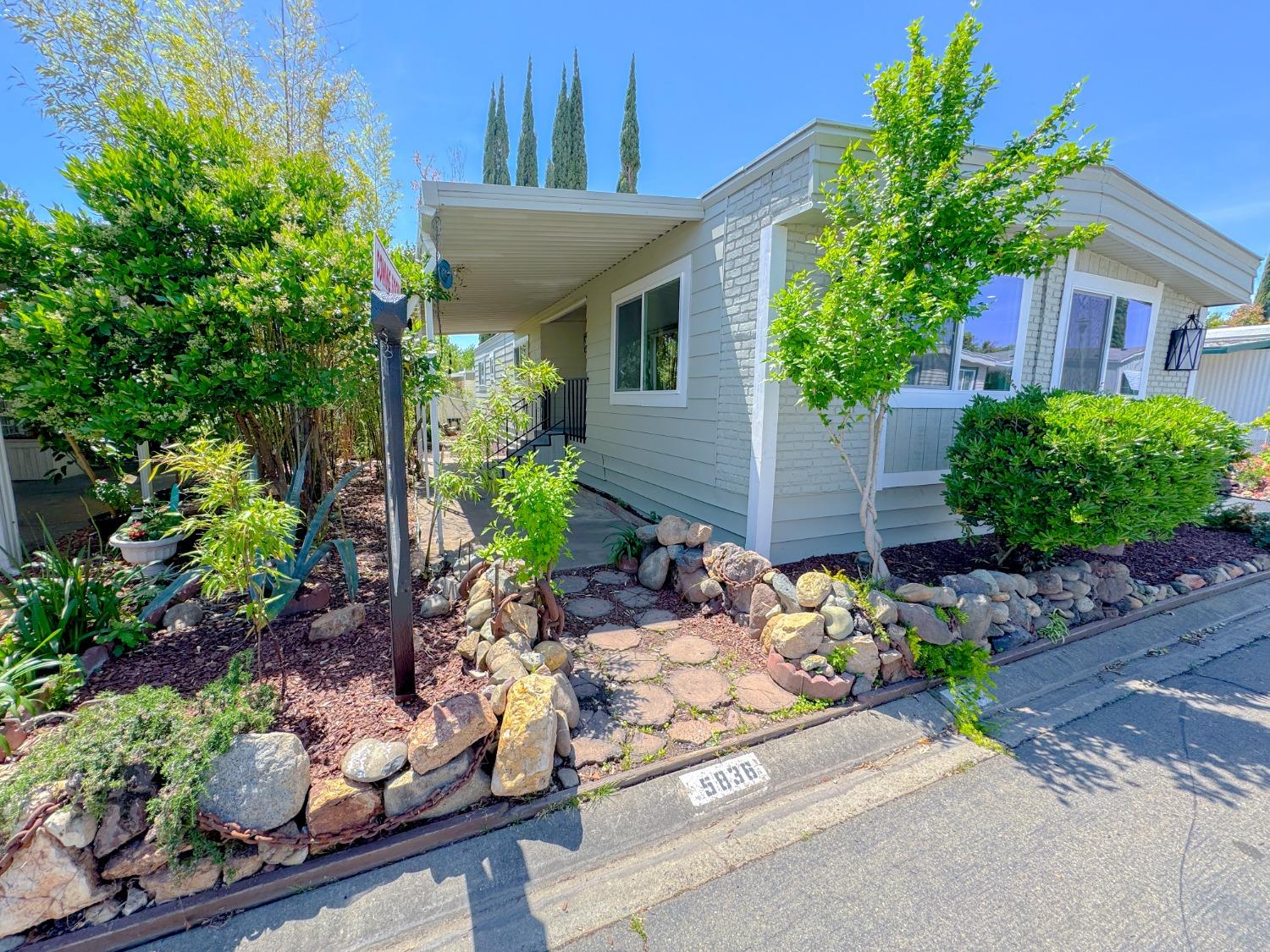 Detail Gallery Image 4 of 48 For 5836 Stonyford, Sacramento,  CA 95842 - 3 Beds | 2 Baths