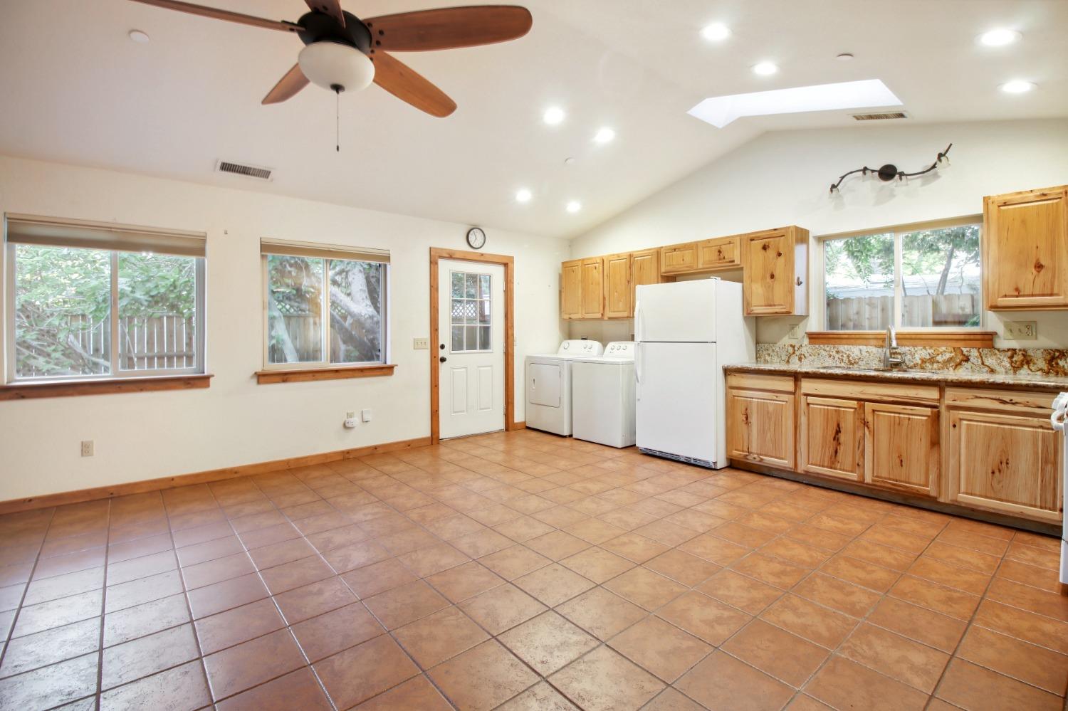 Detail Gallery Image 38 of 57 For 915 Eureka Ave, Davis,  CA 95616 - 6 Beds | 5 Baths
