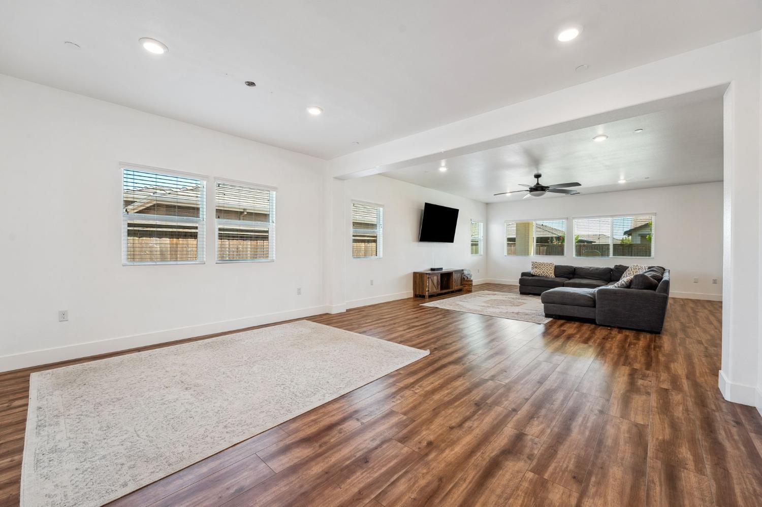 Abbeylane Way, Olivehurst, California image 11