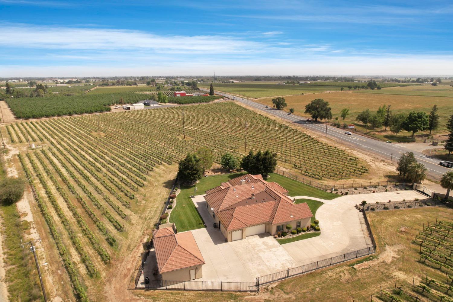 Detail Gallery Image 11 of 82 For 16355 N Highway 88, Lodi,  CA 95240 - 5 Beds | 4 Baths