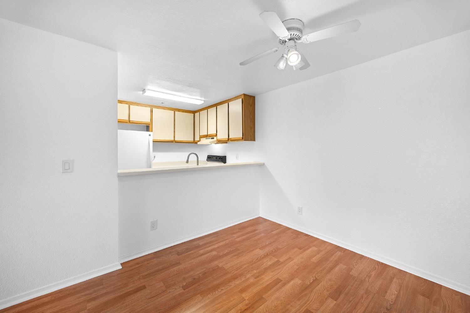 Photo #11: 225053638 Listing: Photo #11