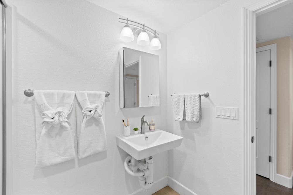 Photo #27: 225049572 Listing: Photo #27