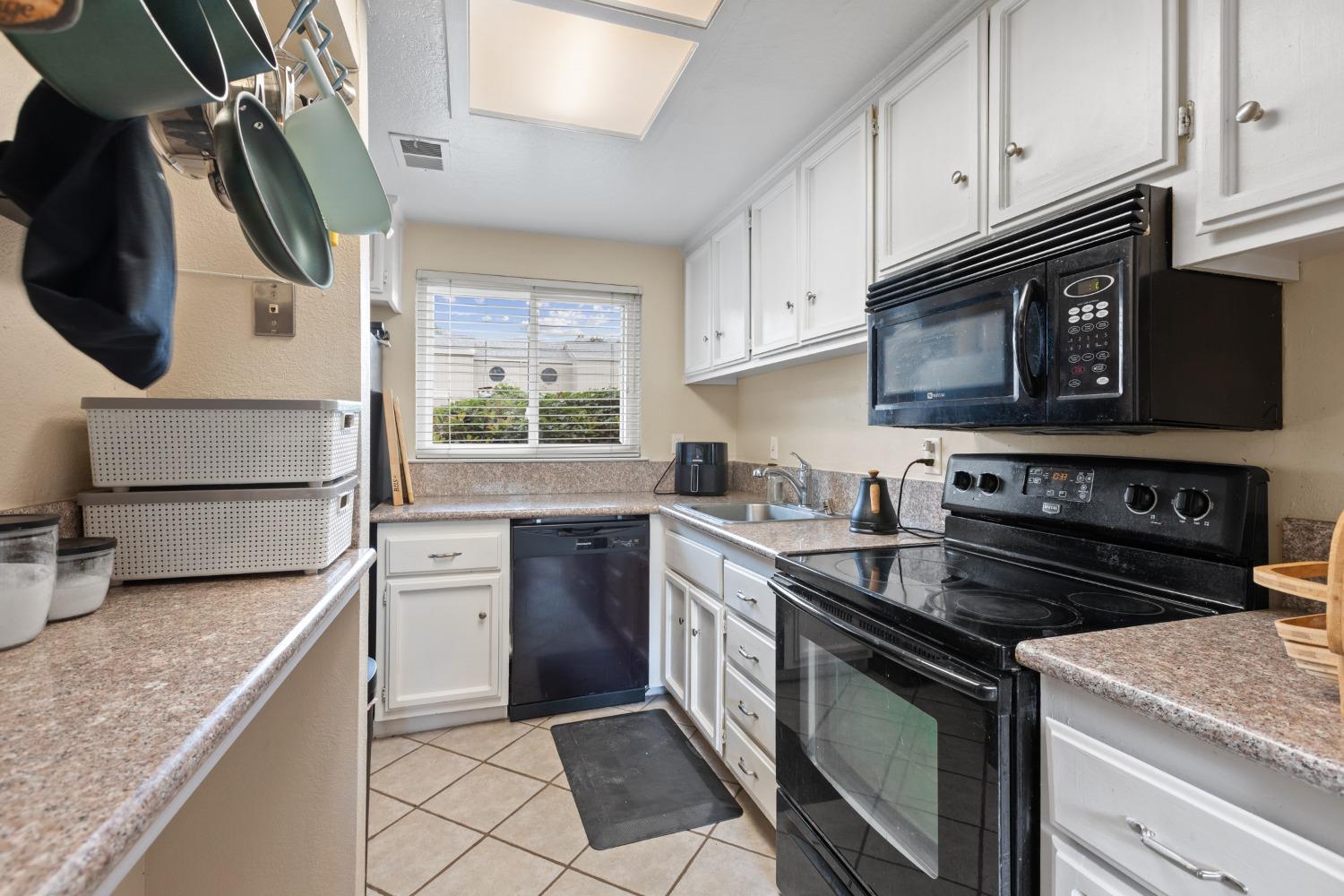 Photo #12: 225054549 Listing: Photo #12