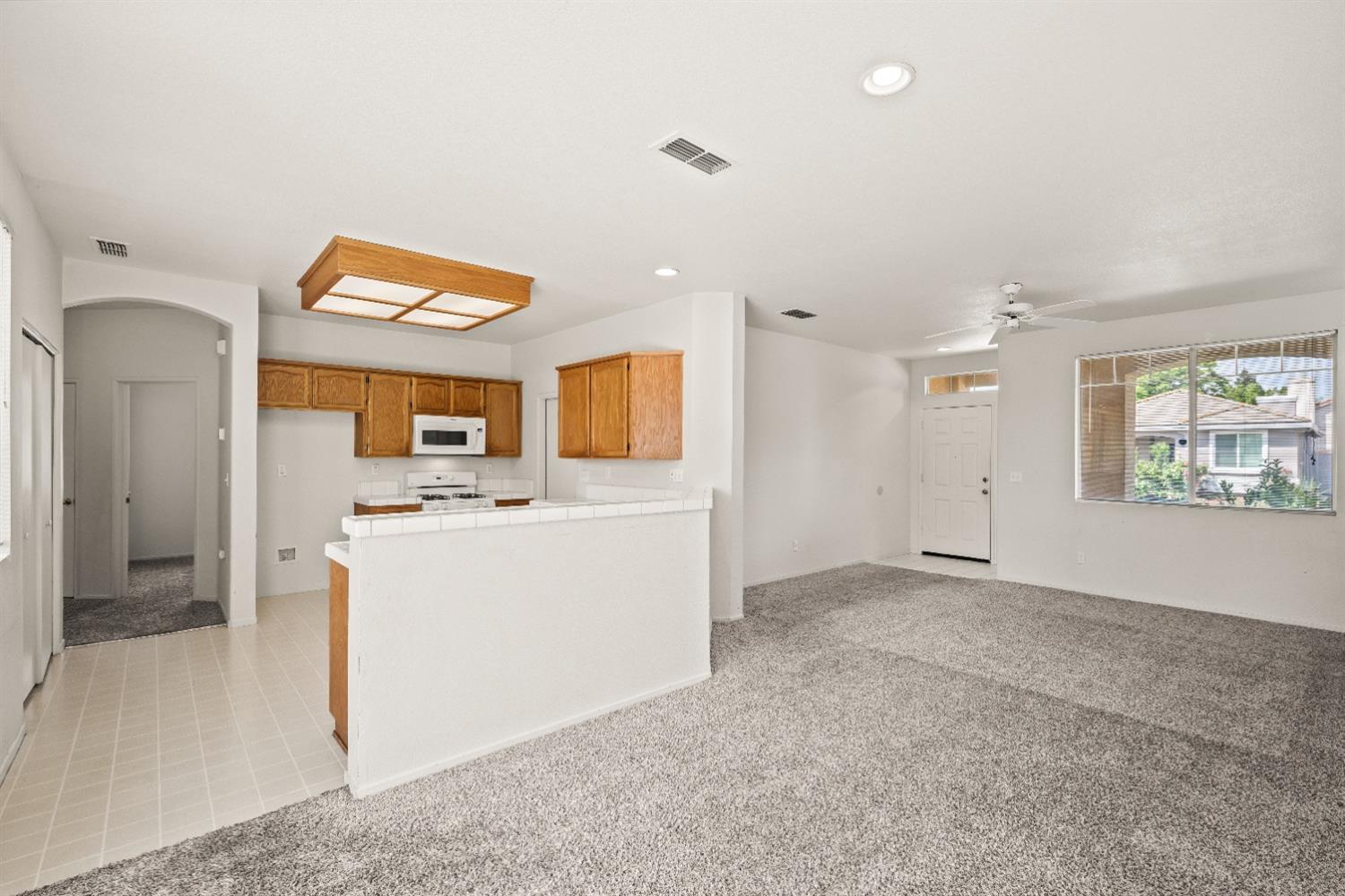 Detail Gallery Image 10 of 29 For 9394 Bennoel Way, Elk Grove,  CA 95758 - 3 Beds | 2 Baths