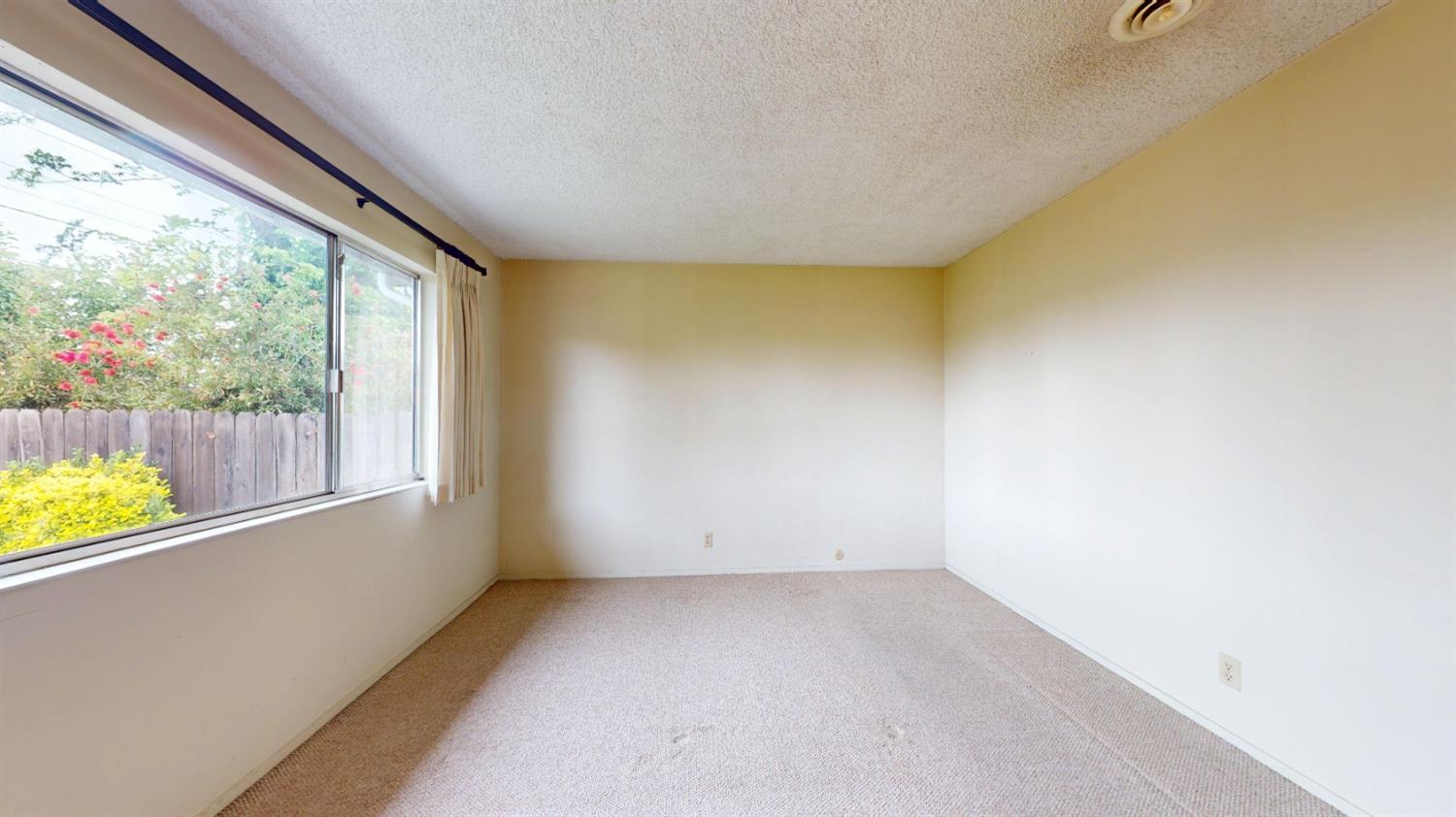 Tamarisk Avenue, Stockton, California image 10