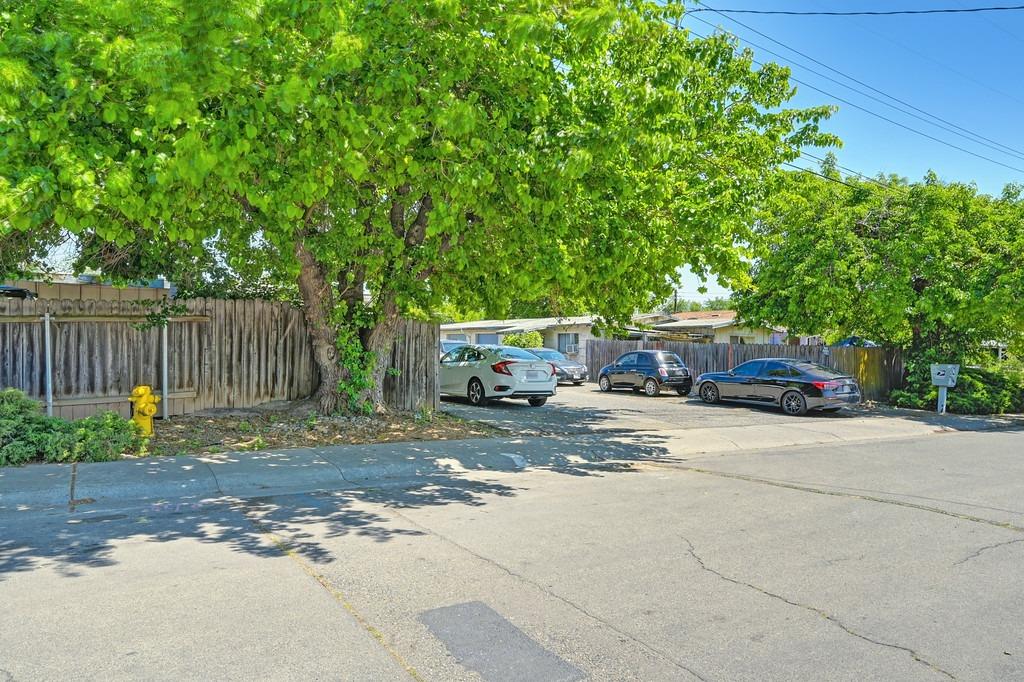 Detail Gallery Image 13 of 34 For 2730 Connie Dr, Sacramento,  CA 95815 - – Beds | – Baths