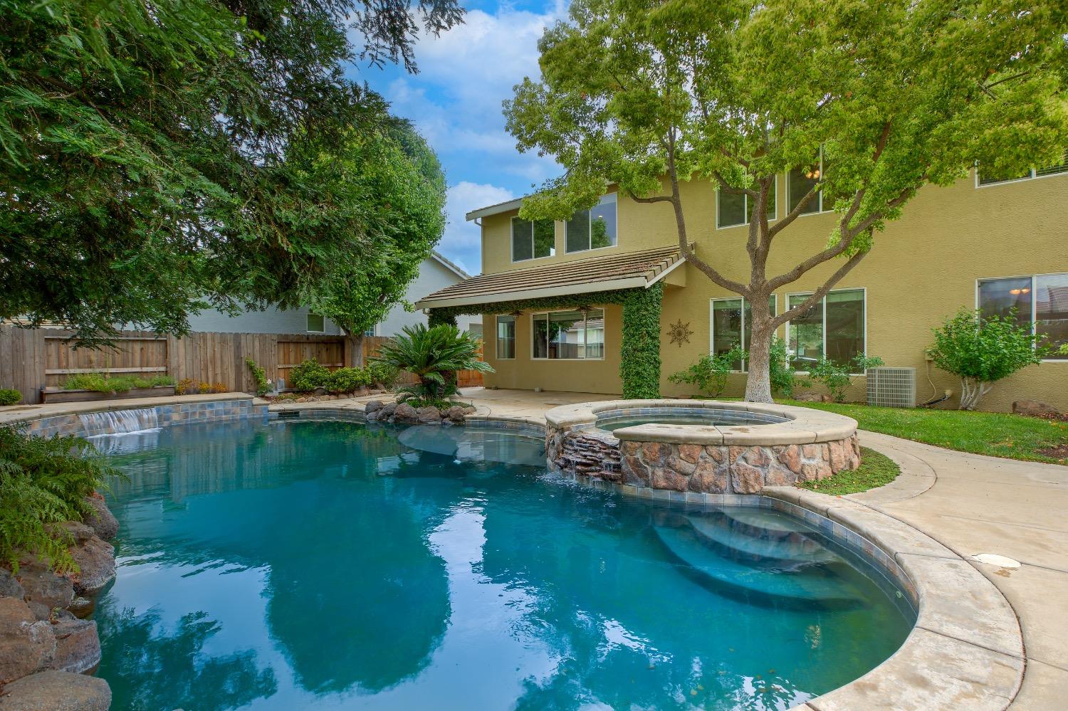 Feather Falls Court, Elk Grove, California image 4