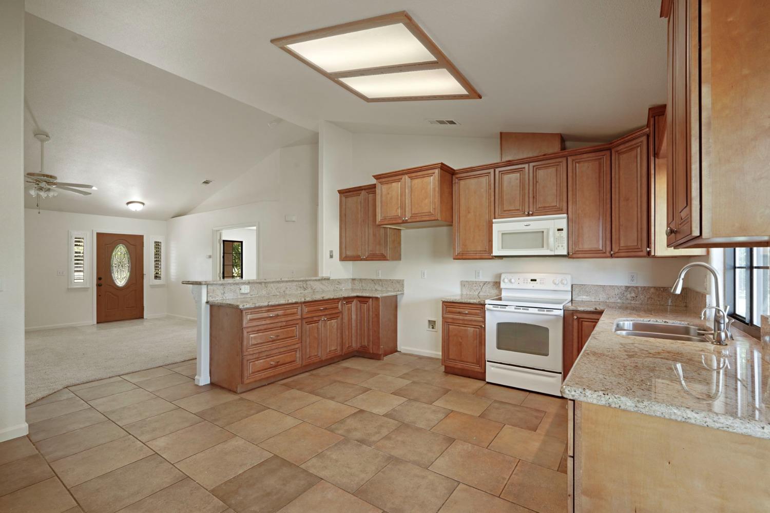 Detail Gallery Image 16 of 54 For 25292 White Fence Ct, Acampo,  CA 95220 - 4 Beds | 2 Baths