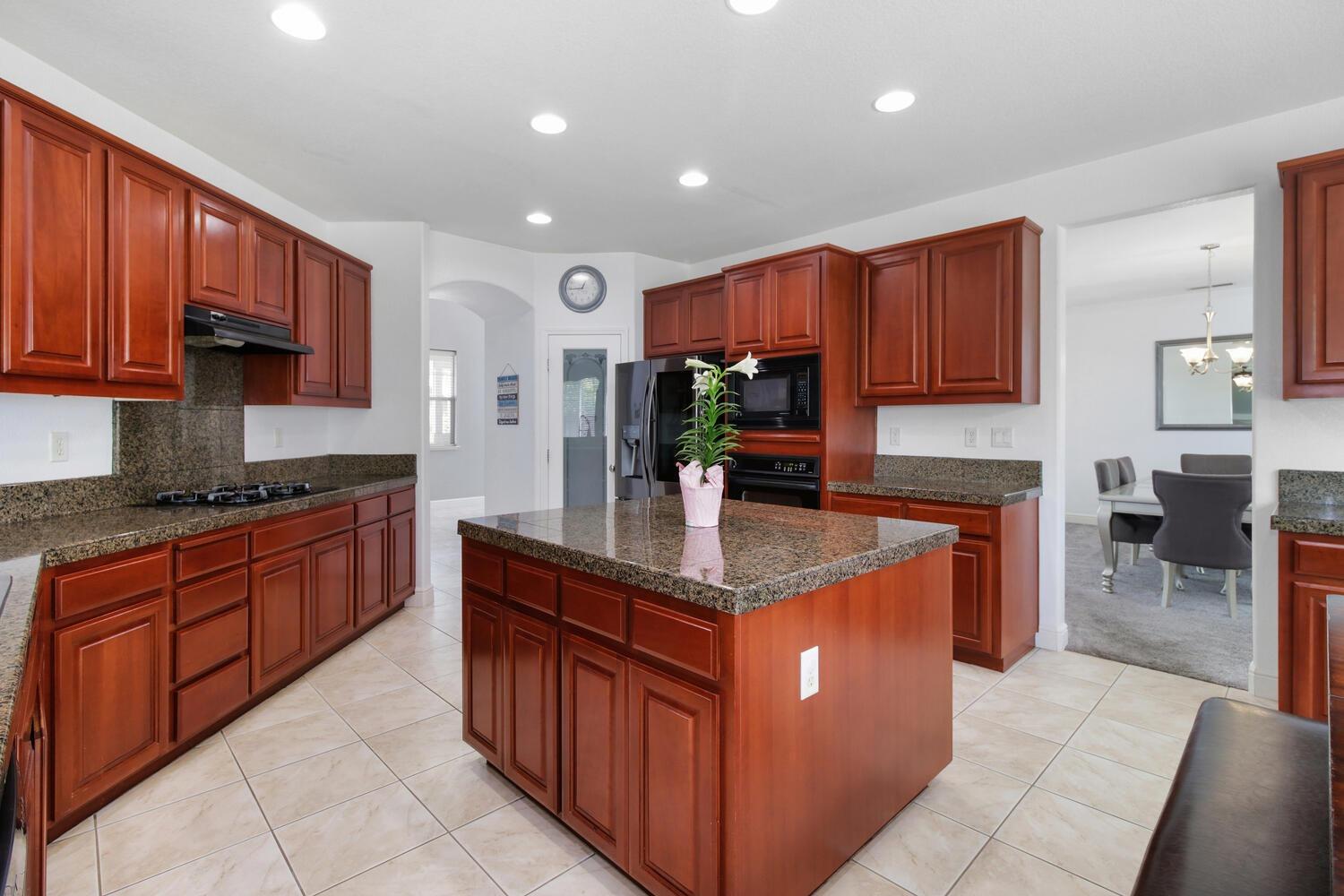 Detail Gallery Image 32 of 82 For 9736 Harrier Way, Elk Grove,  CA 95757 - 4 Beds | 3 Baths