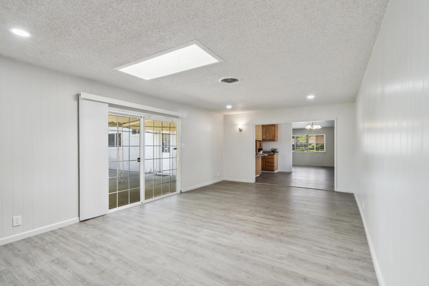 Detail Gallery Image 23 of 44 For 9101 La Riviera Dr, Sacramento,  CA 95826 - 4 Beds | 2 Baths