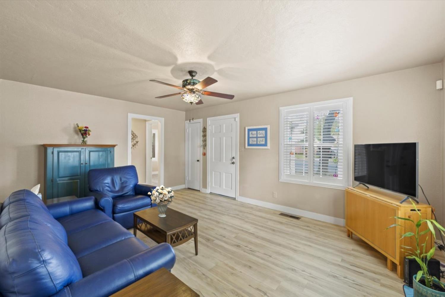 E 12th Street, Marysville, California image 7