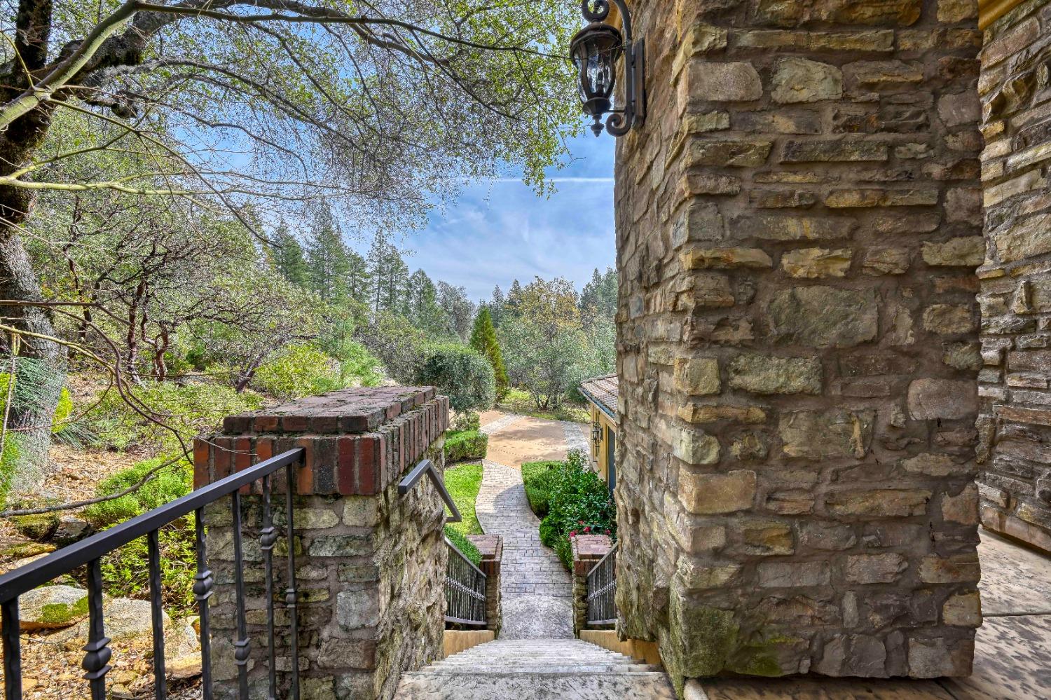 Detail Gallery Image 10 of 90 For 16279 Winchester Club Dr, Meadow Vista,  CA 95722 - 4 Beds | 5/1 Baths