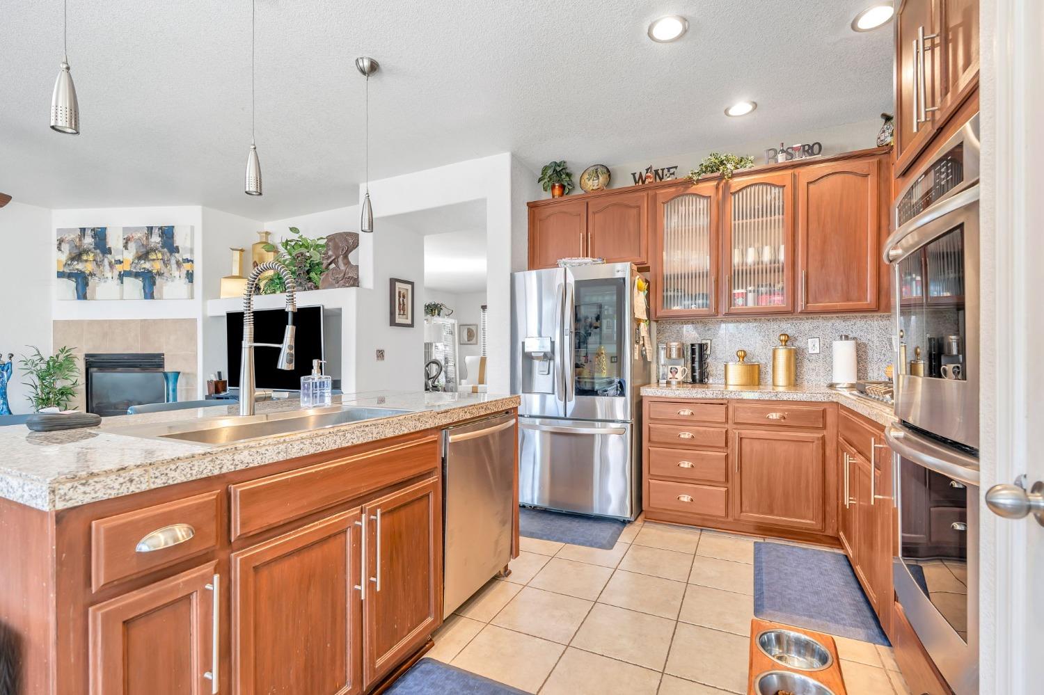 Micheletos Way, Manteca, California image 11
