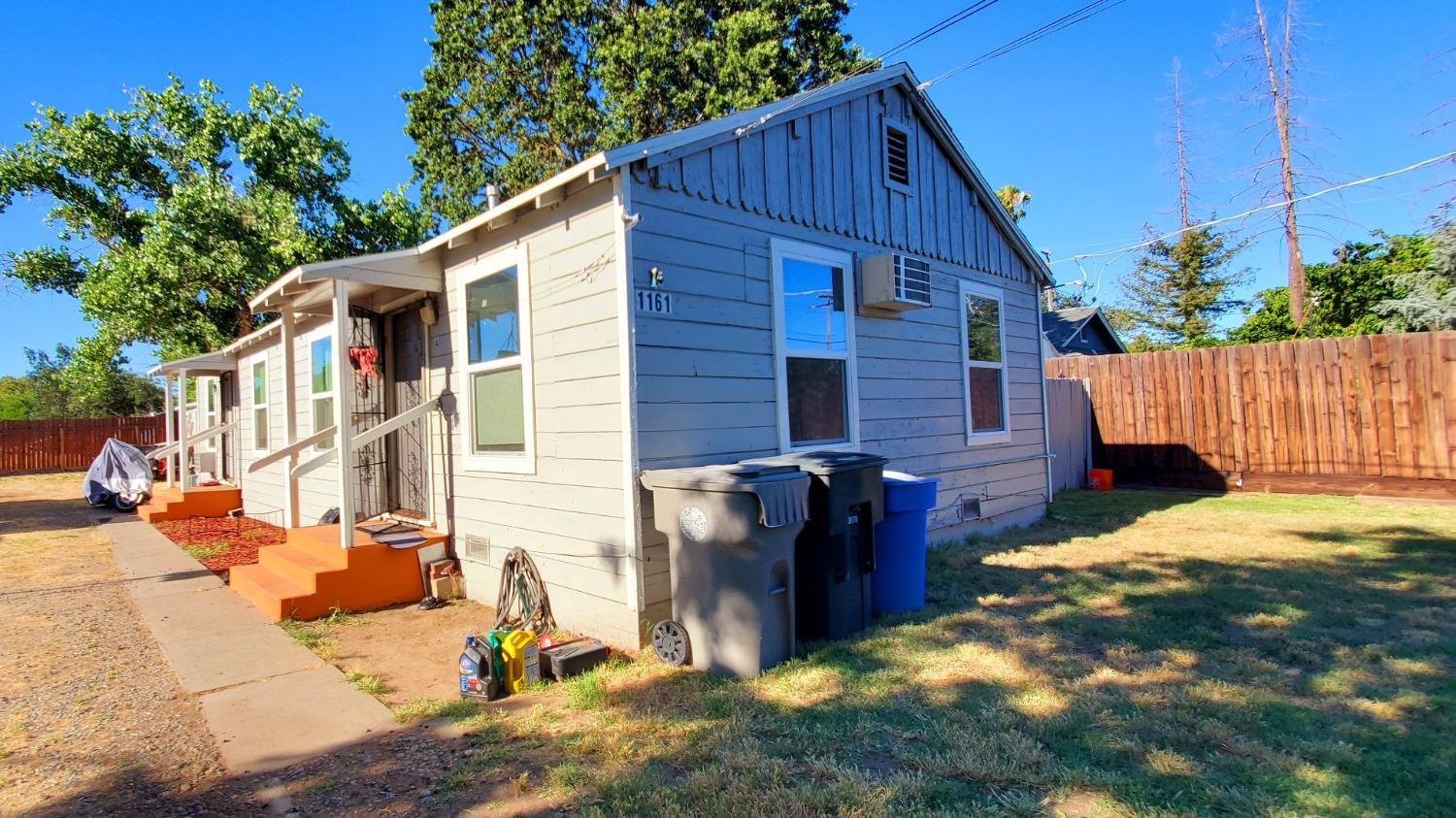 Detail Gallery Image 5 of 22 For 1161 Acacia Ave, Sacramento,  CA 95815 - – Beds | – Baths