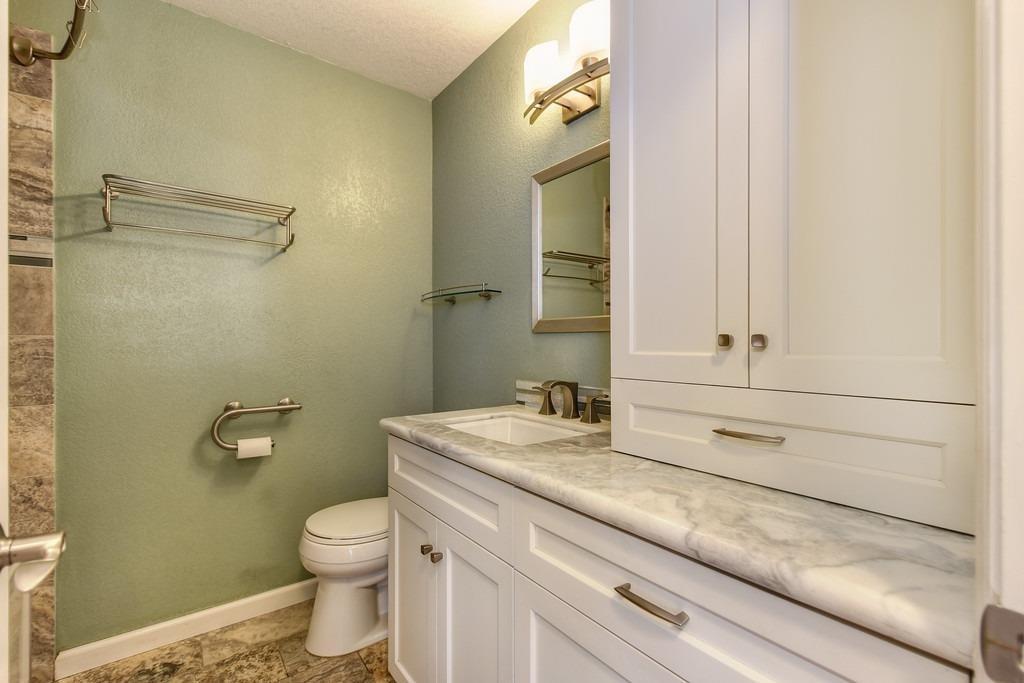 Detail Gallery Image 17 of 22 For 195 River Run Cir, Sacramento,  CA 95833 - 3 Beds | 2 Baths