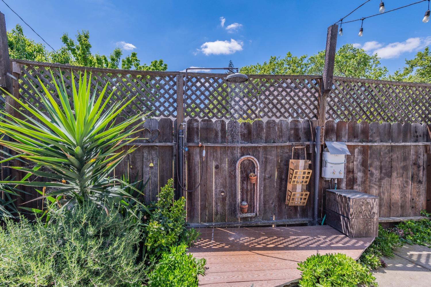 Detail Gallery Image 13 of 13 For 2425 32nd St, Sacramento,  CA 95817 - 2 Beds | 1/1 Baths