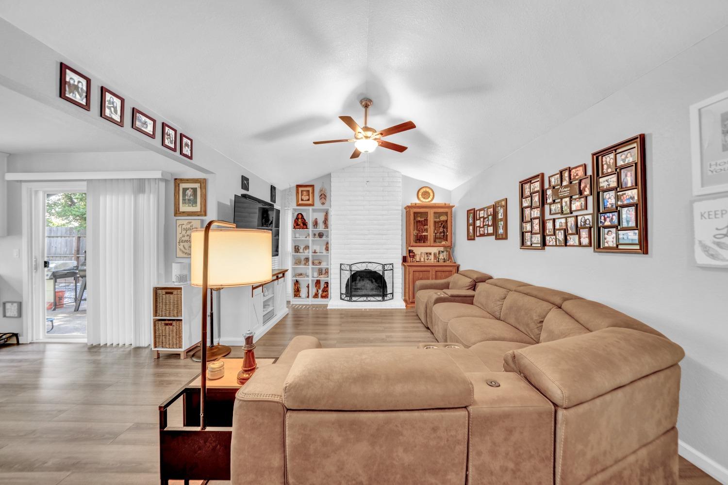 Detail Gallery Image 6 of 26 For 8017 Peppertree Way, Citrus Heights,  CA 95621 - 4 Beds | 2 Baths