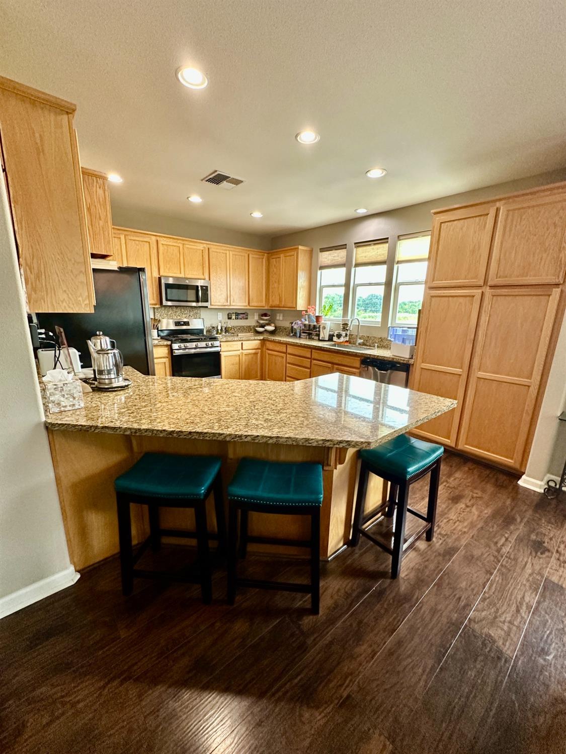 Detail Gallery Image 7 of 28 For 702 Anne Marie Way, Isleton,  CA 95641 - 3 Beds | 3 Baths