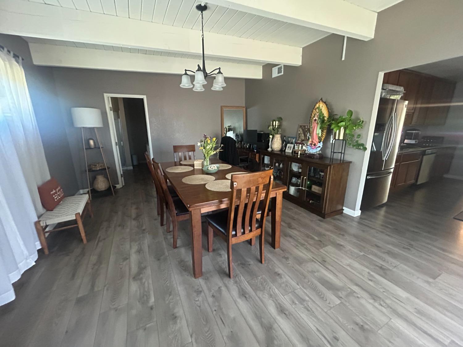Detail Gallery Image 6 of 17 For 2448 E Washington St, Stockton,  CA 95205 - 3 Beds | 2 Baths