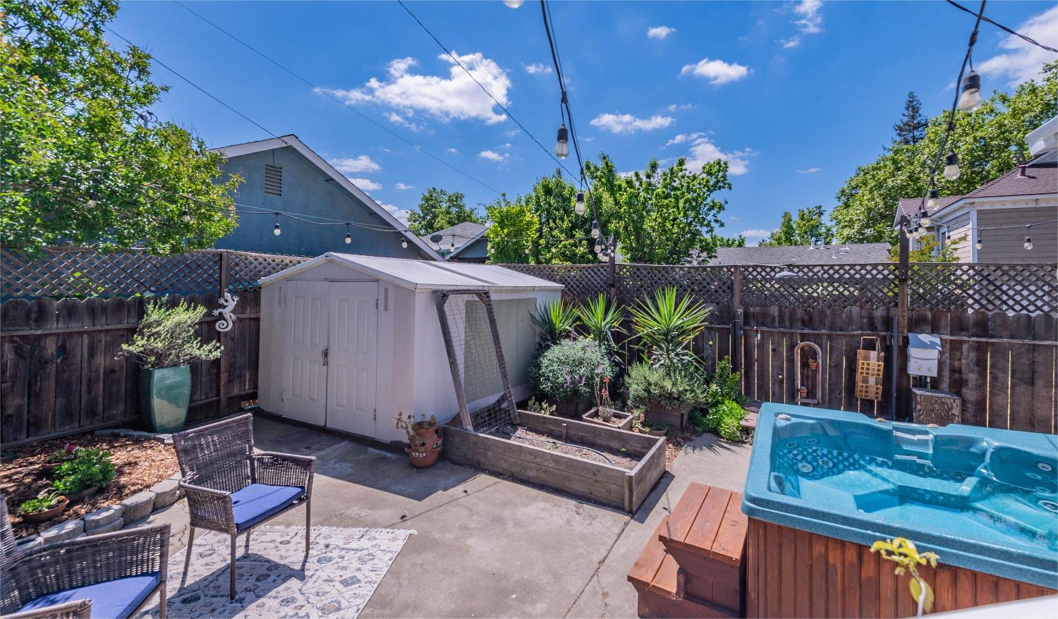 Detail Gallery Image 12 of 13 For 2425 32nd St, Sacramento,  CA 95817 - 2 Beds | 1/1 Baths