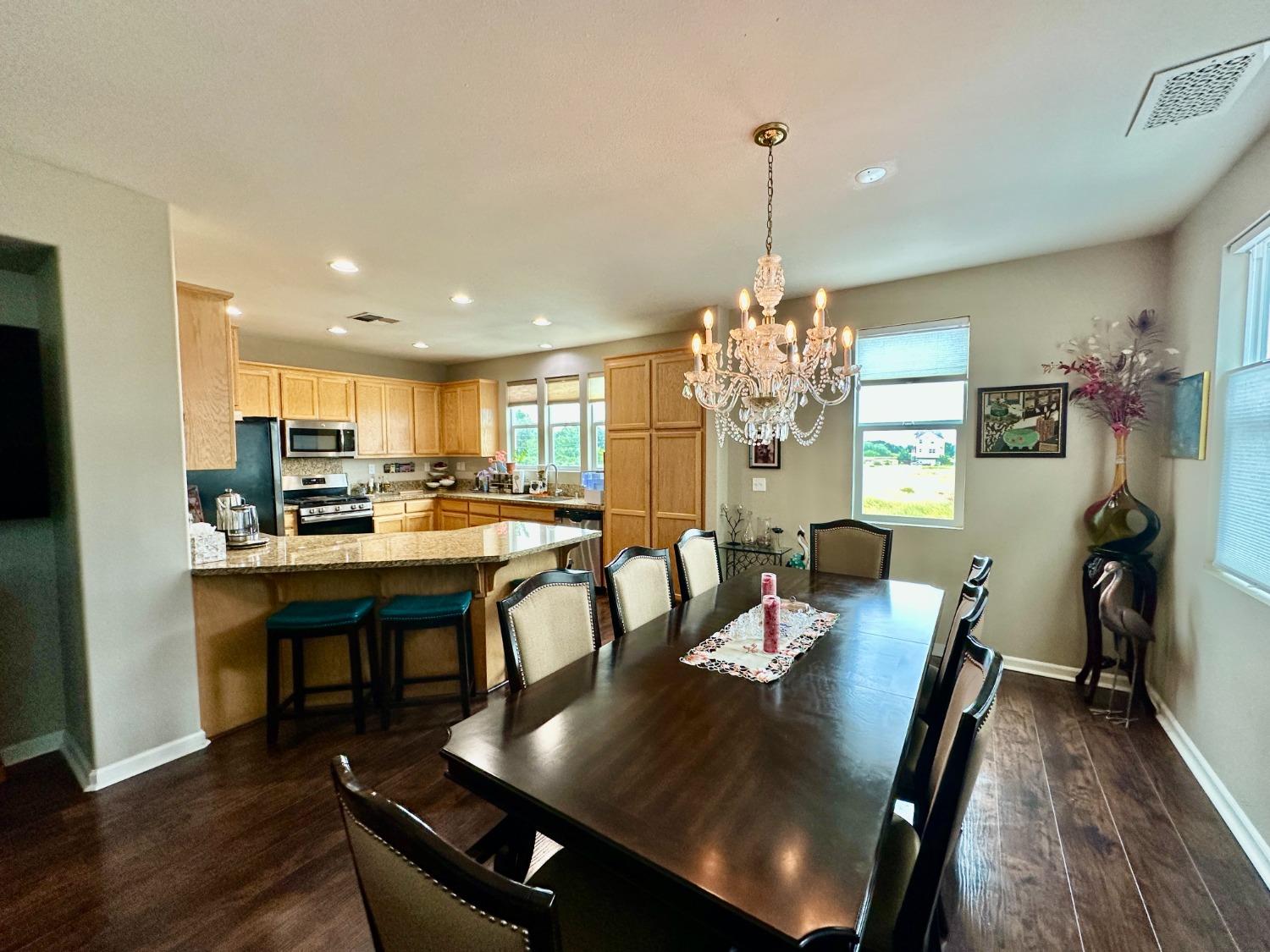 Detail Gallery Image 6 of 28 For 702 Anne Marie Way, Isleton,  CA 95641 - 3 Beds | 3 Baths