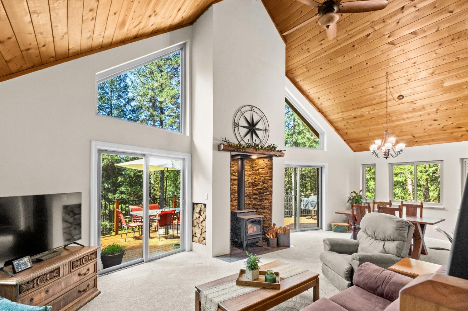 Detail Gallery Image 11 of 44 For 6360 Red Robin Rd, Placerville,  CA 95667 - 4 Beds | 2 Baths