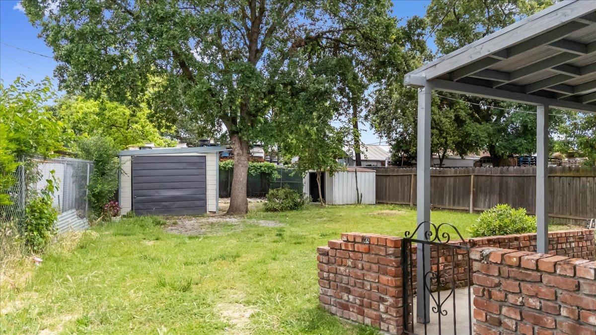 Sycamore Avenue, Stockton, California image 35