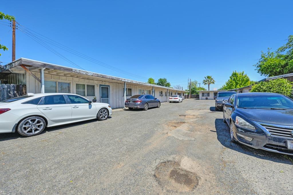 Detail Gallery Image 3 of 34 For 2730 Connie Dr, Sacramento,  CA 95815 - – Beds | – Baths