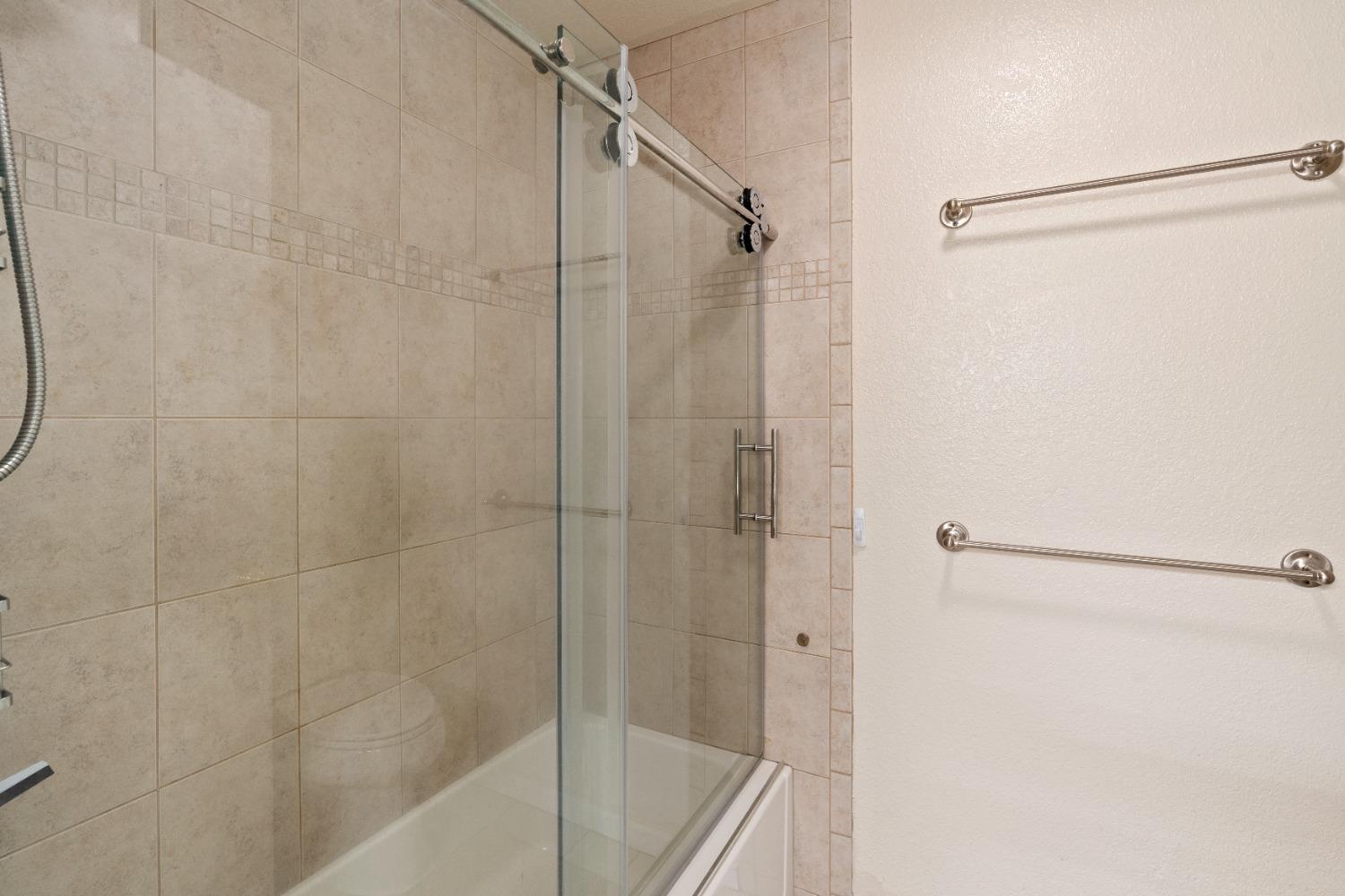 Photo #19: 225055587 Listing: Photo #19
