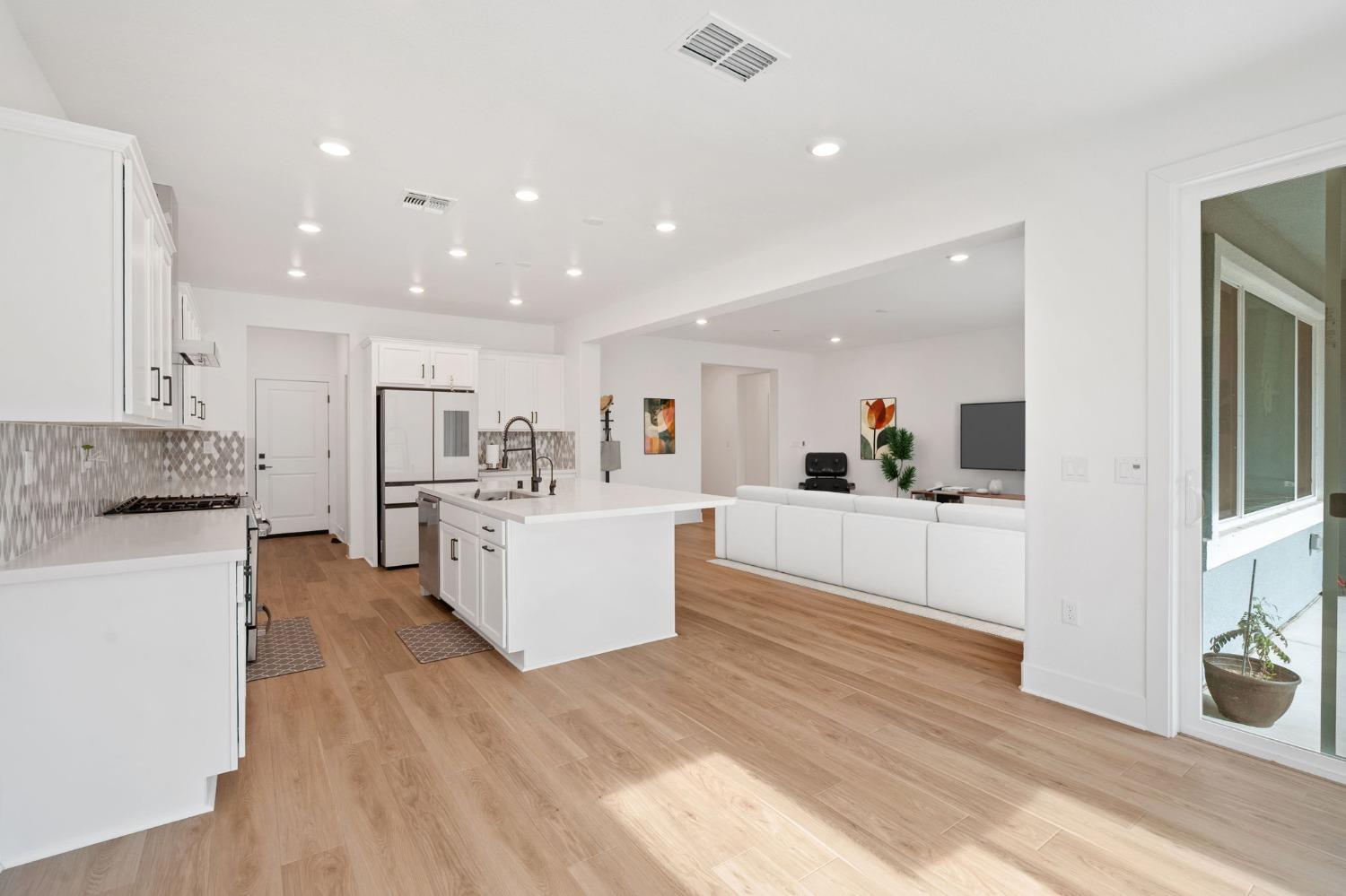 Detail Gallery Image 11 of 28 For 2726 Tacoma Dr, Lathrop,  CA 95330 - 3 Beds | 2/1 Baths