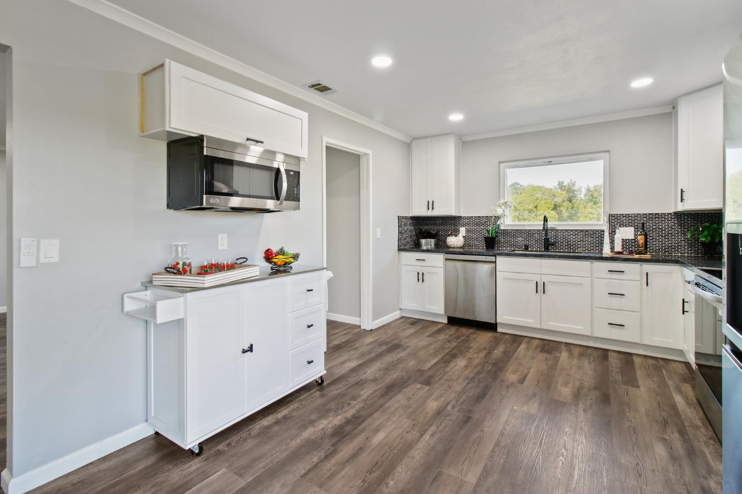 Detail Gallery Image 18 of 93 For 12730 Leo Ln, Wilton,  CA 95693 - 4 Beds | 4 Baths