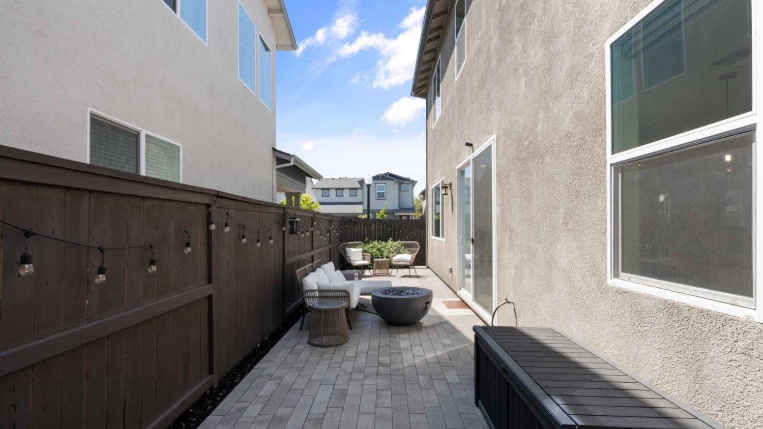 Detail Gallery Image 32 of 42 For 2702 Mossy Creek St, Sacramento,  CA 95833 - 5 Beds | 4 Baths