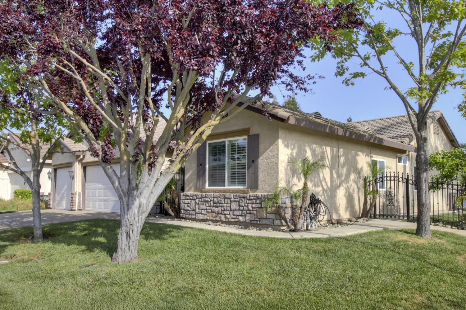 Detail Gallery Image 11 of 62 For 9329 Mainline Dr, Elk Grove,  CA 95624 - 4 Beds | 2 Baths