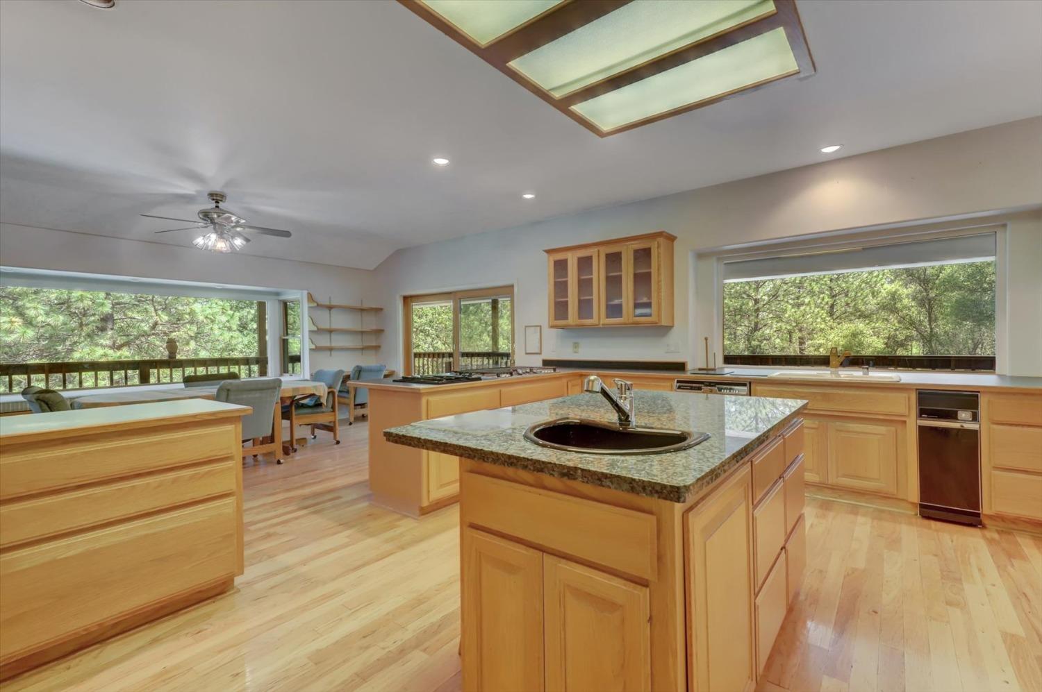 Detail Gallery Image 16 of 99 For 14508 Arrow Rd, Penn Valley,  CA 95946 - 3 Beds | 3/1 Baths