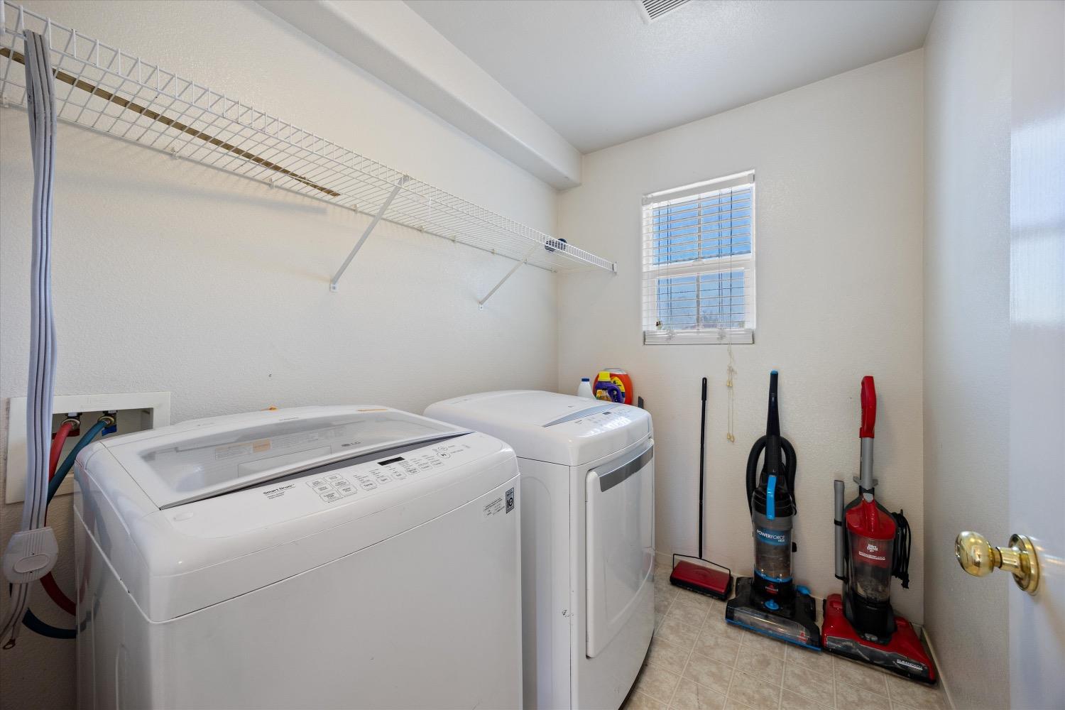 Detail Gallery Image 23 of 39 For 131 Ashwick Loop, Sacramento,  CA 95823 - 3 Beds | 2/1 Baths