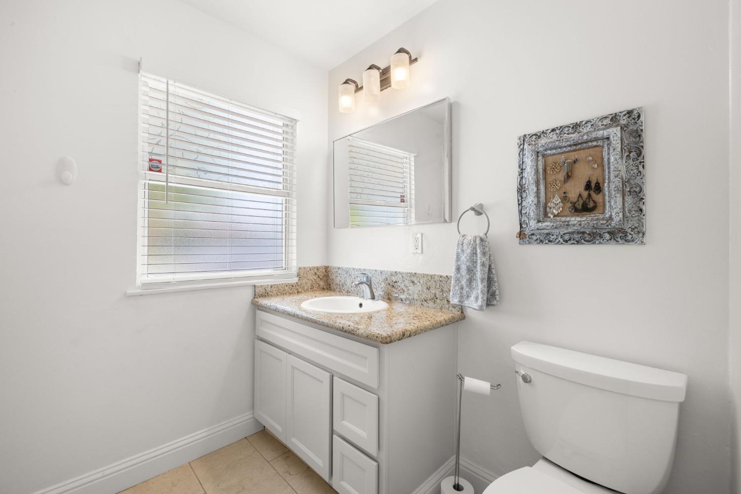 Windsor Drive, Sacramento, California image 23