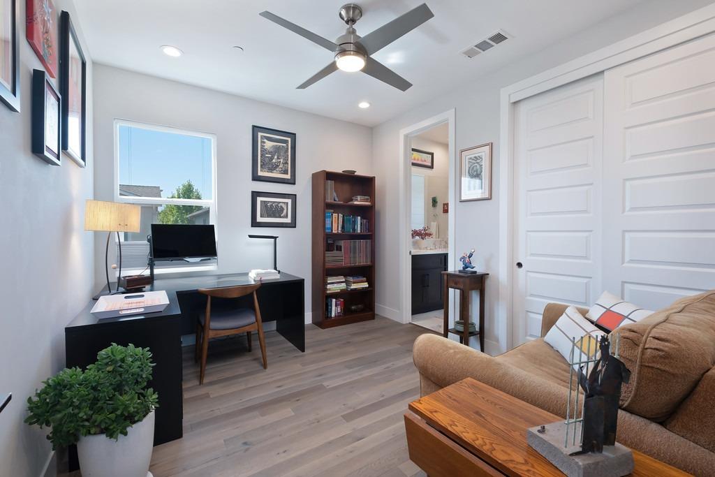Detail Gallery Image 34 of 74 For 3438 Forney Way, Sacramento,  CA 95816 - 3 Beds | 2/1 Baths