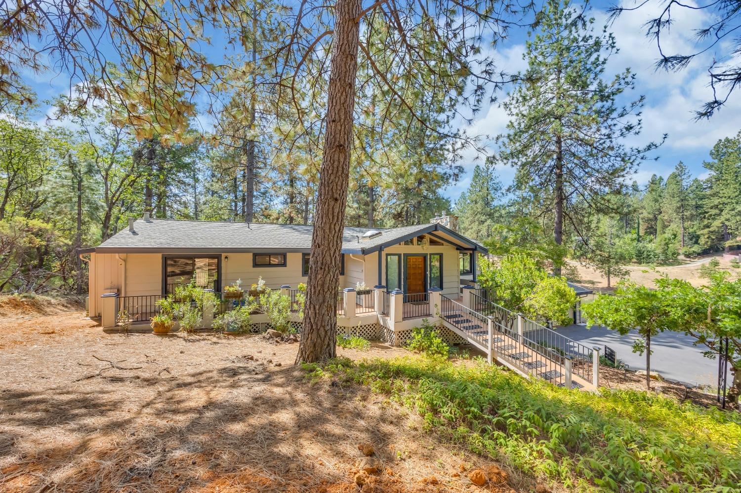 Detail Gallery Image 3 of 79 For 15135 Orchard Springs Rd, Grass Valley,  CA 95945 - 4 Beds | 4/1 Baths
