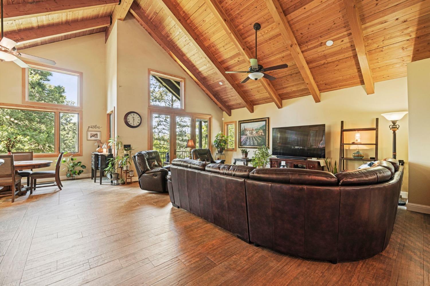 Detail Gallery Image 9 of 78 For 3500 Magpie Ln, Camino,  CA 95709 - 3 Beds | 2/1 Baths