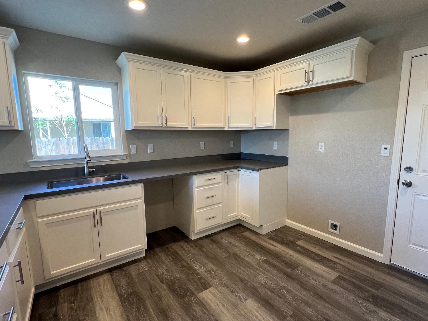 E Beverly Place, Tracy, California image 13