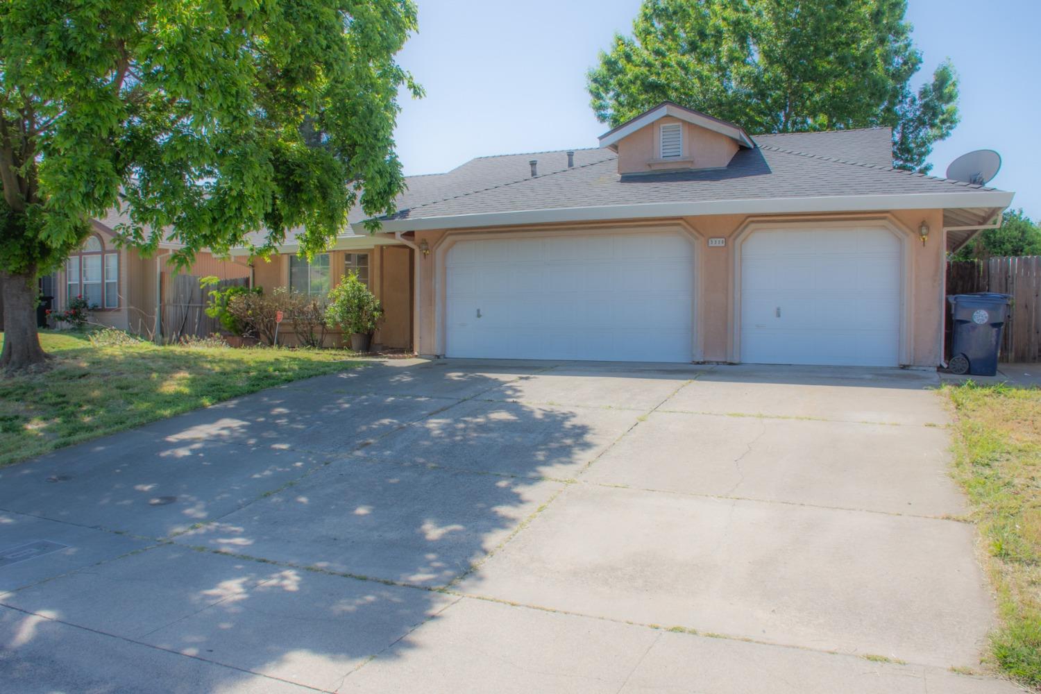 Detail Gallery Image 1 of 30 For 5320 Summerbrook Way, Sacramento,  CA 95823 - 3 Beds | 2 Baths